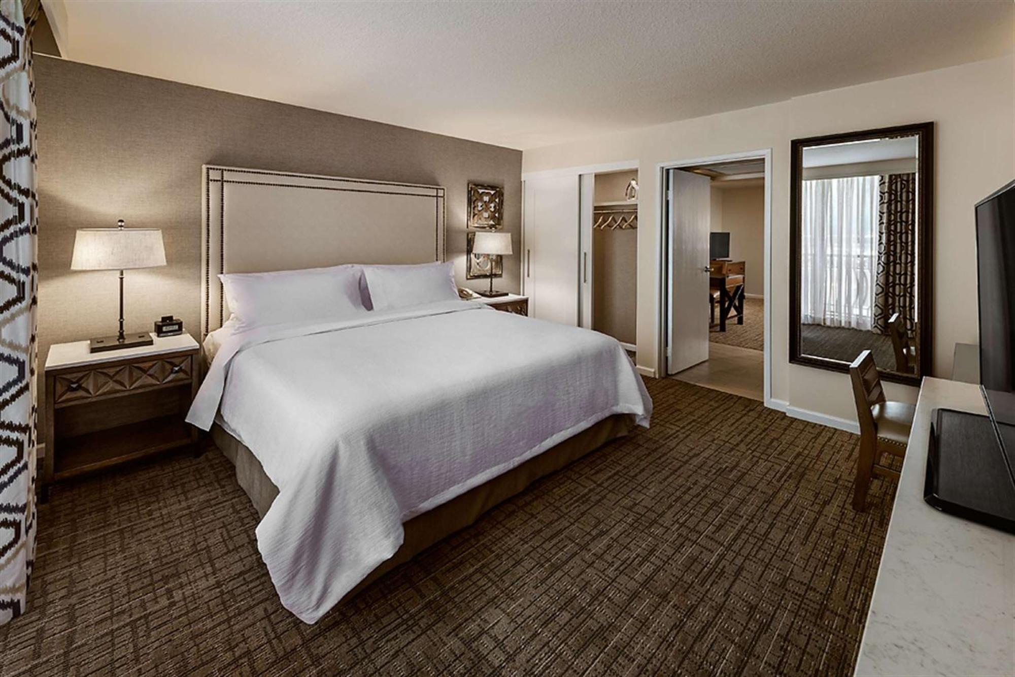 Embassy Suites By Hilton Scottsdale Resort Екстериор снимка