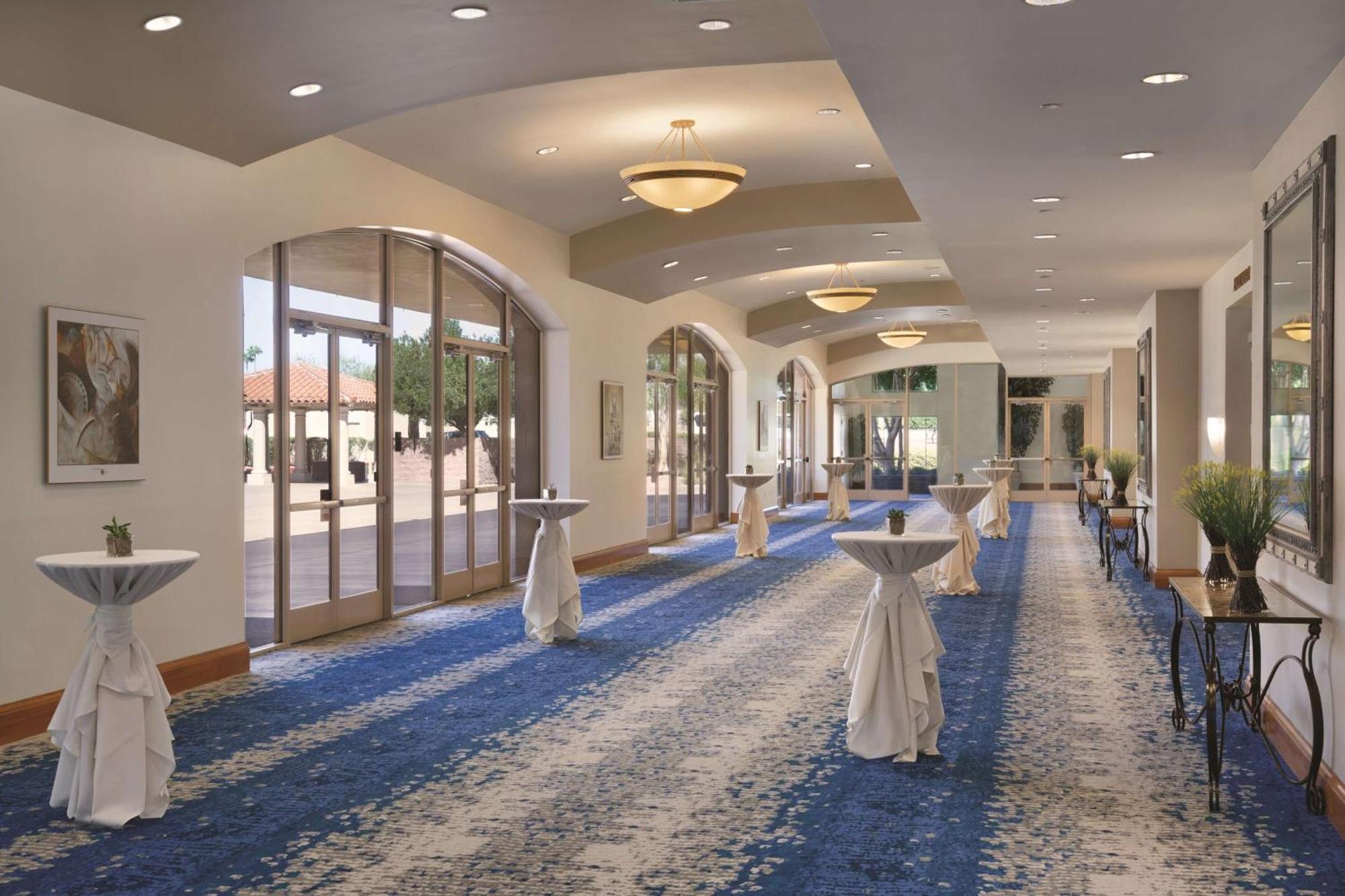 Embassy Suites By Hilton Scottsdale Resort Екстериор снимка
