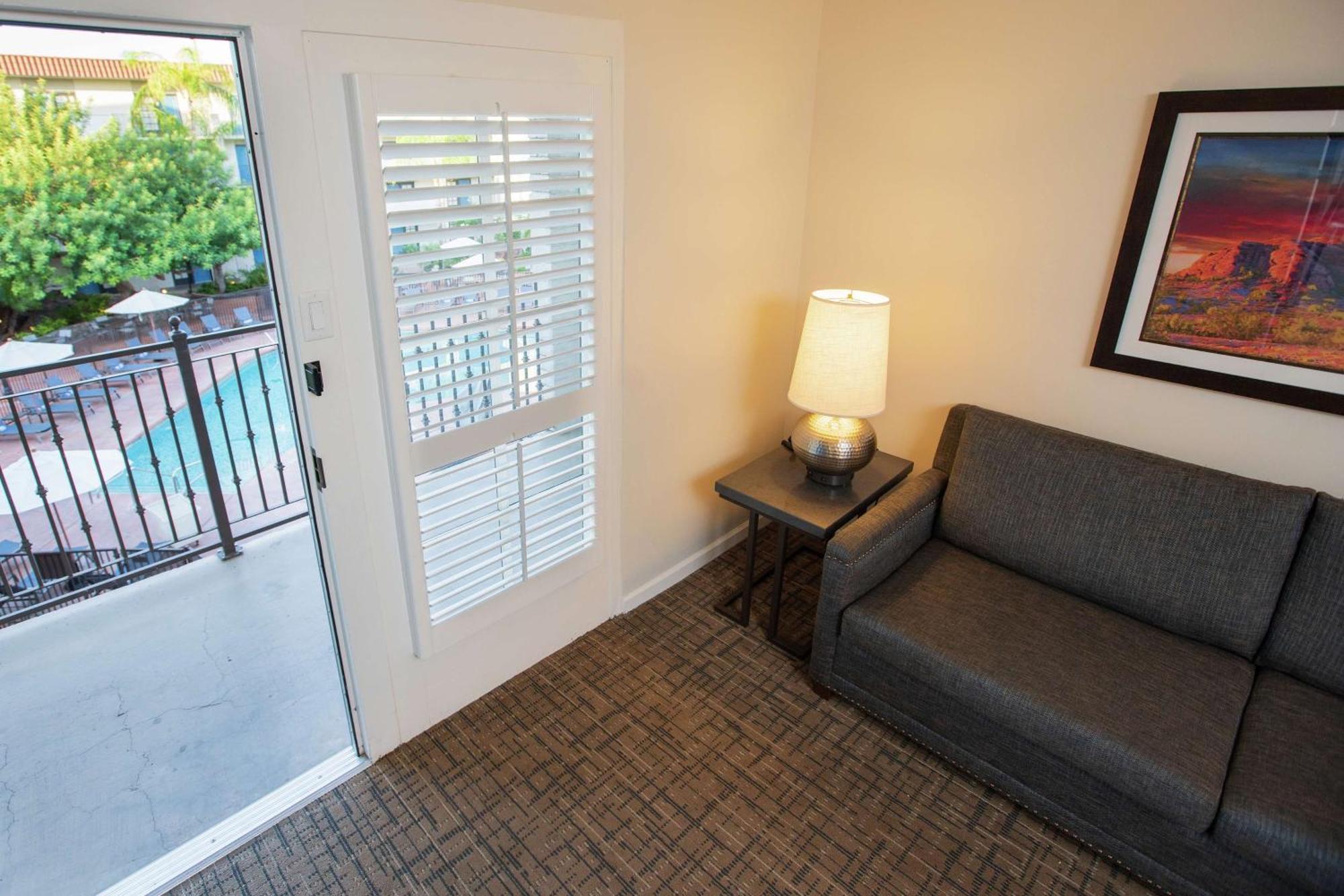 Embassy Suites By Hilton Scottsdale Resort Екстериор снимка
