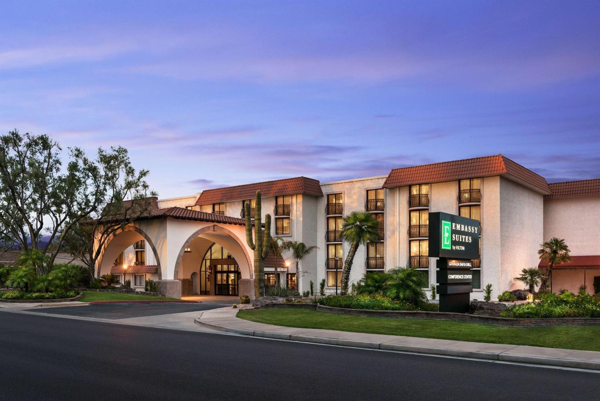Embassy Suites By Hilton Scottsdale Resort Екстериор снимка