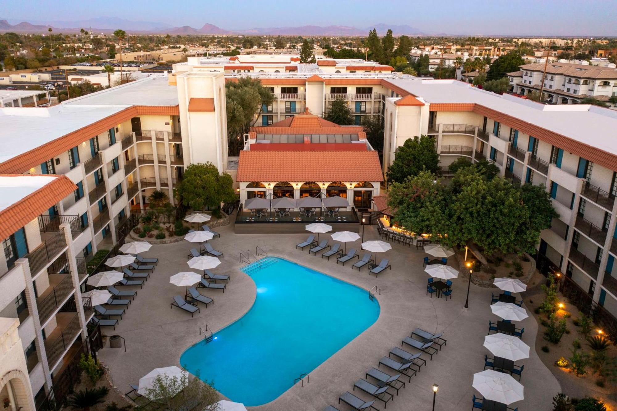 Embassy Suites By Hilton Scottsdale Resort Екстериор снимка