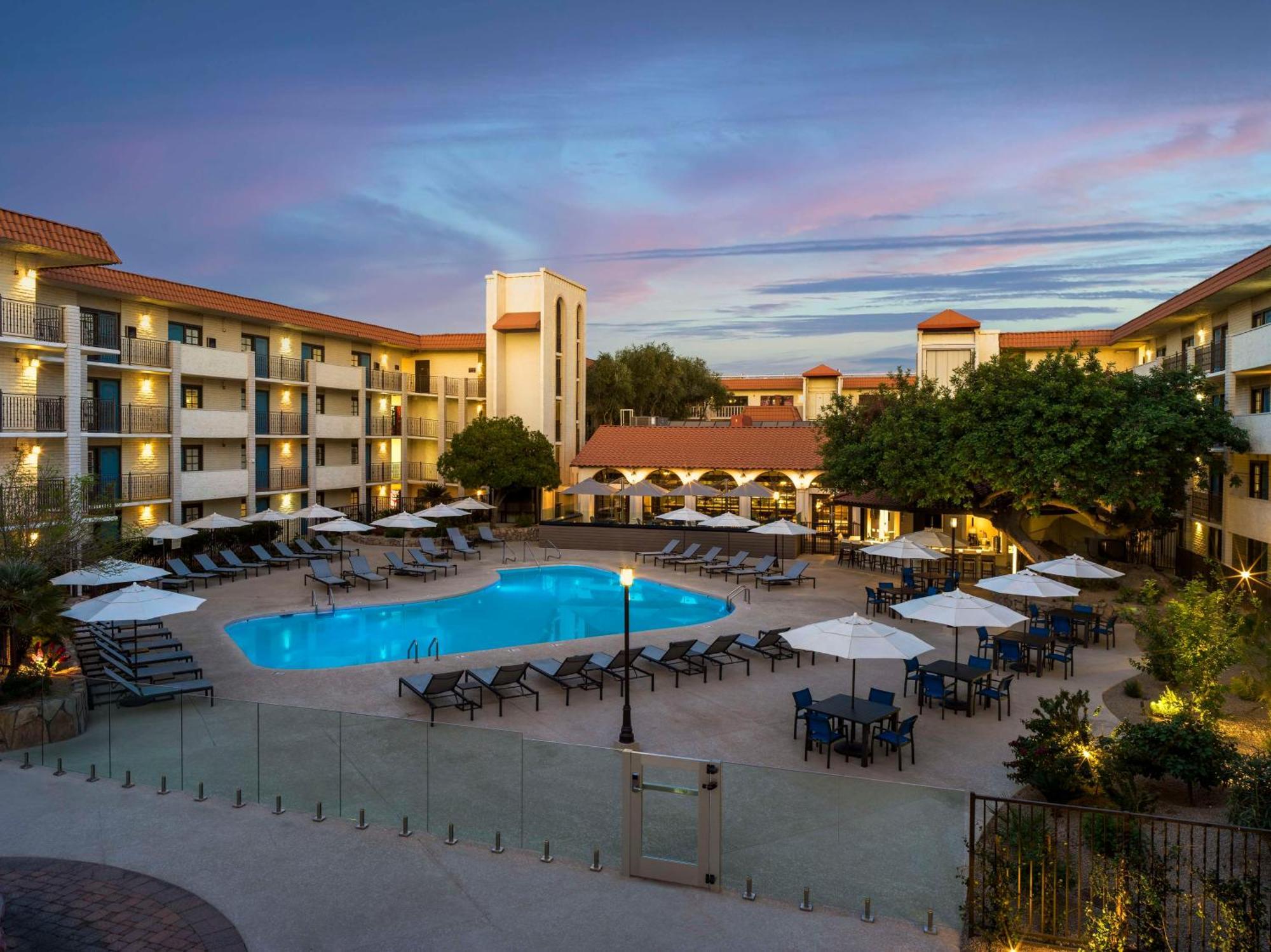 Embassy Suites By Hilton Scottsdale Resort Екстериор снимка