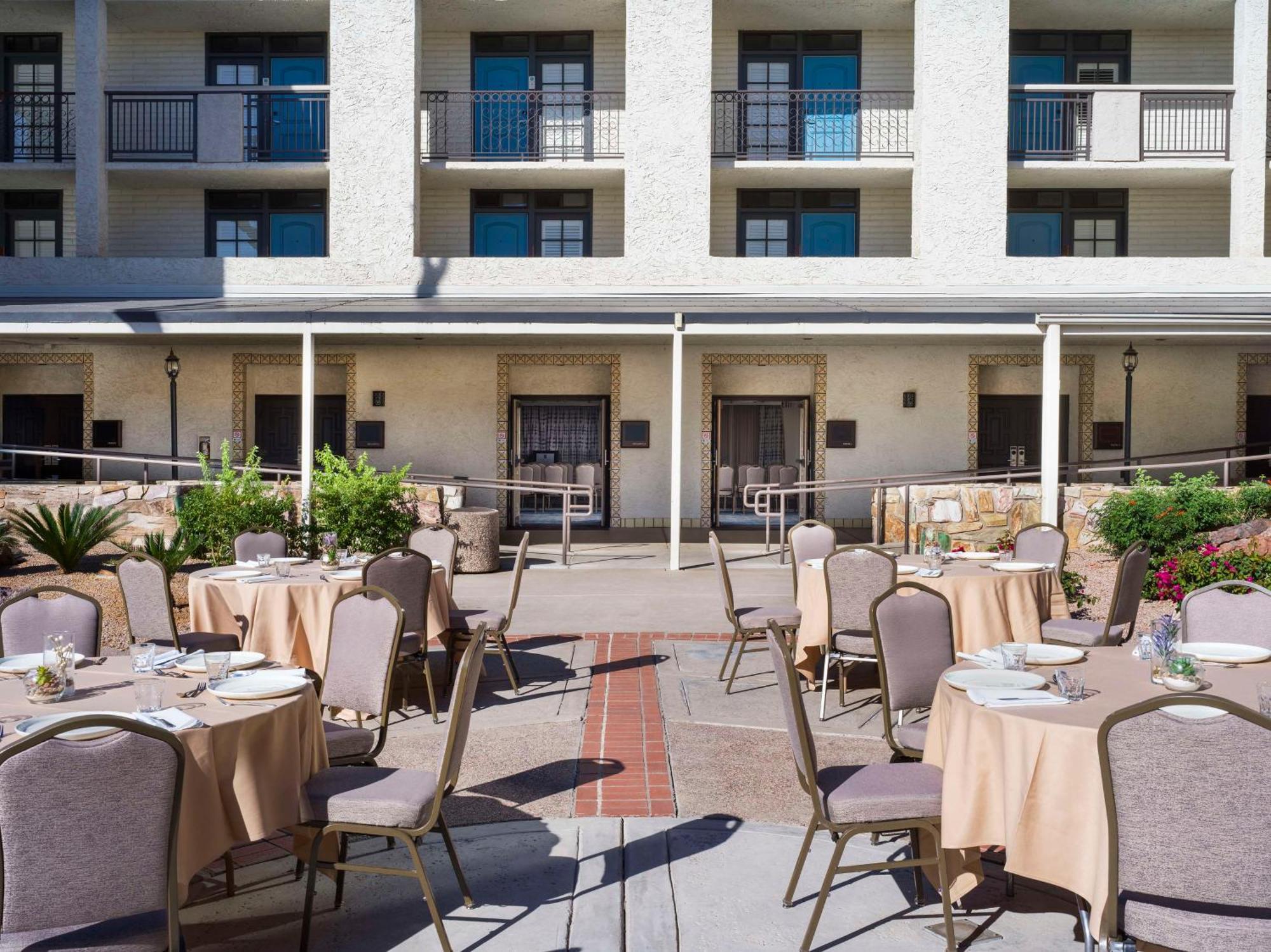 Embassy Suites By Hilton Scottsdale Resort Екстериор снимка