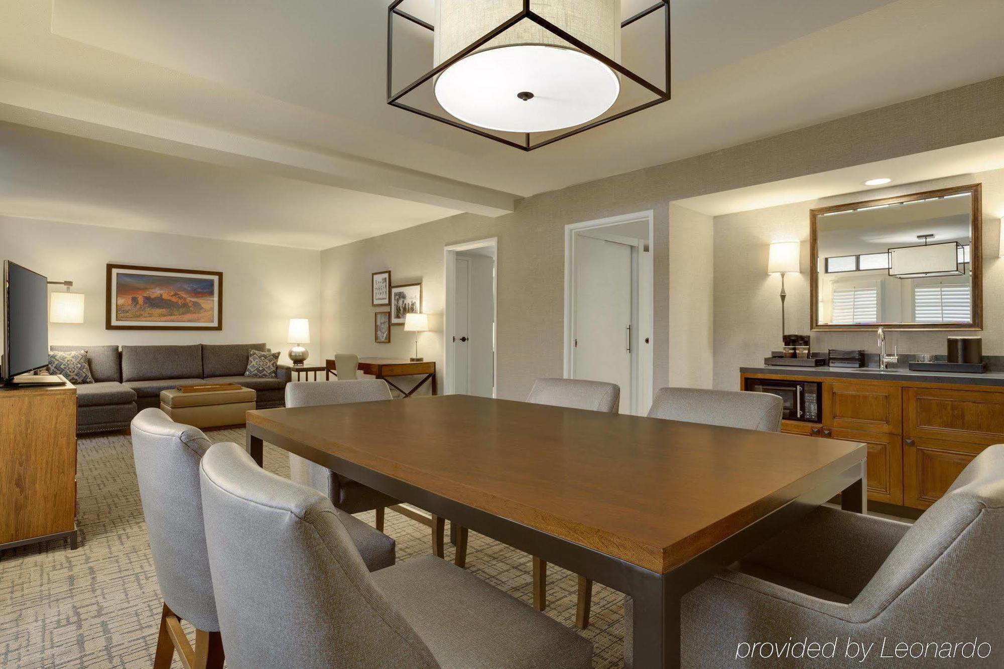 Embassy Suites By Hilton Scottsdale Resort Екстериор снимка