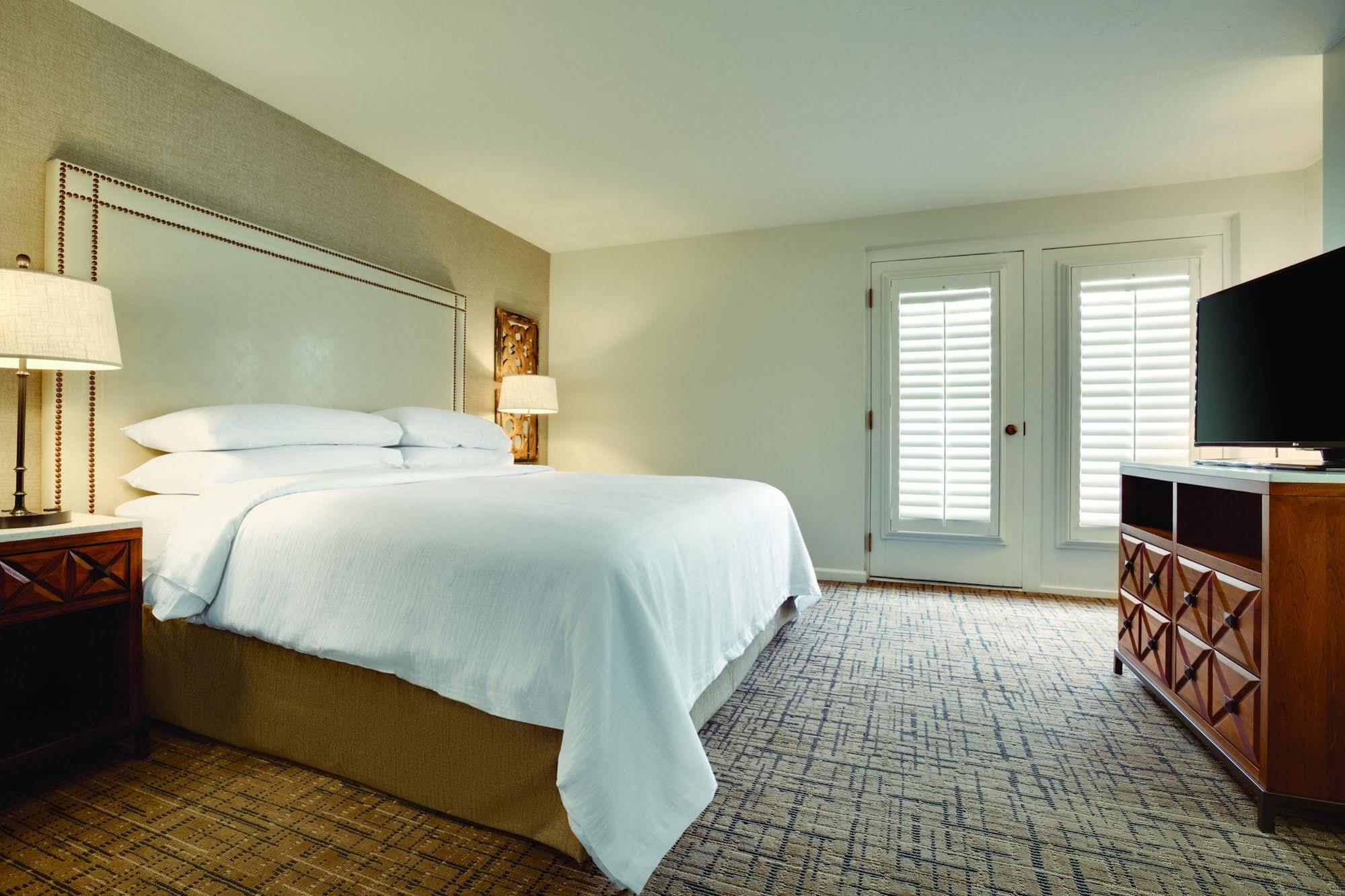 Embassy Suites By Hilton Scottsdale Resort Екстериор снимка